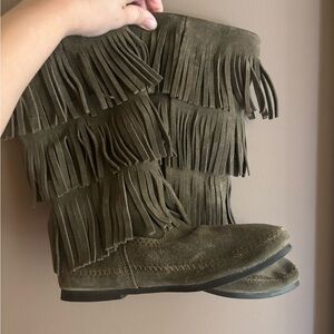 Minnetonka Fringe Suede Leather Boots